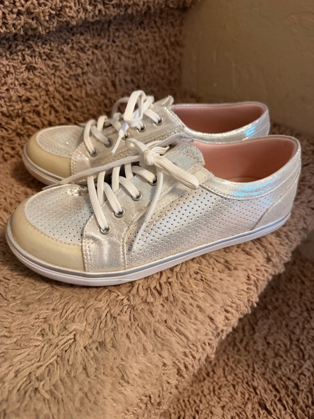 Livie & Luca Silver Metallic Lace-Up Kids Sneakers size 3